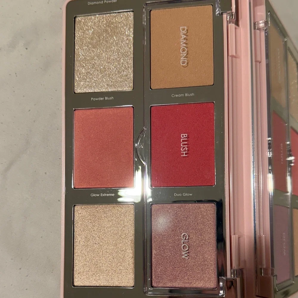 Natasha Denona Diamond & Blush Palette - Picture 4 of 4